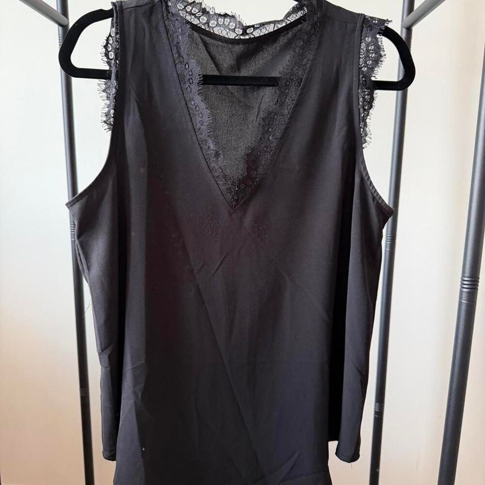 Women's Black Sleeveless Shell with Lace detail Size XL